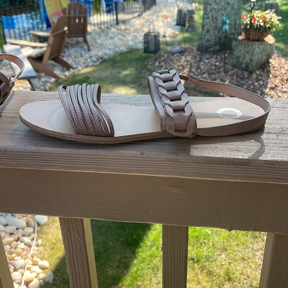 Super cute and comfy! Tan/beige sandal size 7.5 unbranded - Picture 2 of 6
